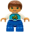 Minifigurka: 47205PB055:  Duplo Figure Lego Ville, Child Boy, Blue Legs, White Top with Tractor Pattern, Reddish Brown Hair