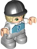 Minifigurka: 47205PB081:  Duplo Figure Lego Ville, Child Boy, Light Bluish Gray Legs, Medium Azure Top with Number 7, Tan Hair, Black Riding Helmet (6323948)