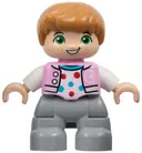 Minifigurka: 47205PB109:  Duplo Figure Lego Ville, Child Boy, Light Bluish Gray Legs, Bright Pink Jacket with Capital Letter C, Polka Dot Shirt, Medium Nougat Hair (6446171)