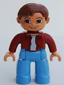 Minifigurka: 47394PB019:  Duplo Figure Lego Ville, Male, Medium Blue Legs, Dark Red Top, Reddish Brown Hair, Blue Eyes