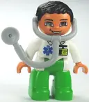 Minifigurka: 47394PB143:  Duplo Figure Lego Ville, Male Medic, Bright Green Legs, White Top with ID Badge and EMT Star of Life Pattern, Attached Stethoscope