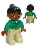 Minifigurka: 47394PB158:  Duplo Figure Lego Ville, Female, Tan Legs, Green Top with 'ZOO' on Front and Back, Black Ponytail Hair, Brown Head (Zoo Worker)