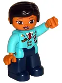 Minifigurka: 47394PB249:  Duplo Figure Lego Ville, Female Pilot, Dark Blue Legs, Medium Azure Top with Red Tie, Black Hair (6273387)