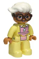 Minifigurka: 47394PB283:  Duplo Figure Lego Ville, Female, Bright Light Yellow Suit with Bright Pink Apron, Dark Brown Glasses, White Hair (6294294)