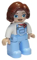 Minifigurka: 47394PB307:  Duplo Figure Lego Ville, Female, Bright Light Blue Legs with Overalls, White Top, Freckles, Reddish Brown Hair (6329836)