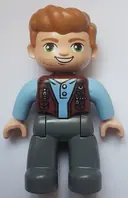 Minifigurka: 47394PB321:  Duplo Figure Lego Ville, Male, Dark Bluish Gray Legs, Reddish Brown Vest, Dark Tan Hair (Jurassic World Owen Grady)