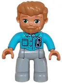 Minifigurka: 47394PB349:  Duplo Figure Lego Ville, Male, Light Bluish Gray Legs, Medium Azure Jacket with Bright Pink Buttons and Glasses Pattern, Medium Nougat Hair and Beard (6465885)