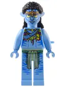 Minifigurka: AVT012:  Neytiri - Lime and Magenta Feather Necklace, Headband, Open Mouth Smile