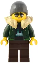 Minifigurka: BDP087:  Traveler - Male, Dark Green Hoodie, Dark Brown Legs, Tan Fur Collar, Dark Bluish Gray Beanie