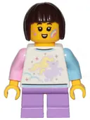 Minifigurka: CTY1153:  Child - Girl, White Shirt with Unicorn, Medium Lavender Short Legs, Dark Brown Bob Cut Hair, Rainbow on Cheek