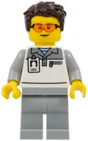 Minifigurka: CTY1834:  Formula 1 Mechanic - Male, Light Bluish Gray and White Polo Shirt, Light Bluish Gray Legs, Dark Brown Tousled Hair, Safety Glasses
