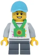 Minifigurka: CTY2033:  Lava Land Patron - Child, Male, White Shirt with Mountains Logo, Dark Bluish Gray Short Legs, Lanyard, Medium Azure Cap