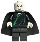 Minifigurka: DIM037:  Lord Voldemort - White Head, Black Cape, Green Robe Lines