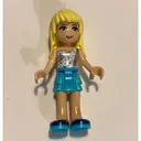 Minifigurka: Stephanie - White/Silver Top, Medium Azure Skirt