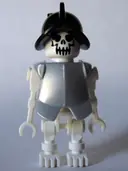 Minifigurka: GEN021:  Skeleton, Fantasy Era Torso with Evil Skull, Black Conquistador Helmet, Pearl Light Gray Armor