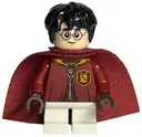 Minifigurka: HP138:  Harry Potter - Dark Red Quidditch Uniform with Cape, White Short Legs