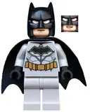 Minifigurka: SH0552:  Batman - Light Bluish Gray Suit with Gold Belt, Black Crest, Mask and Cape (Type 3 Cowl)