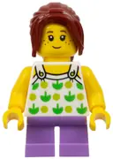 Minifigurka: TWN343:  Child - Girl, White Halter Top with Green Apples and Lime Spots, Medium Lavender Short Legs, Dark Red Ponytail, Freckles