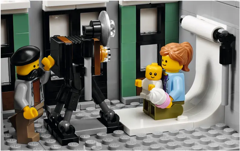 LEGO 10255 Plac Zgromadzeń zdjęcie 18