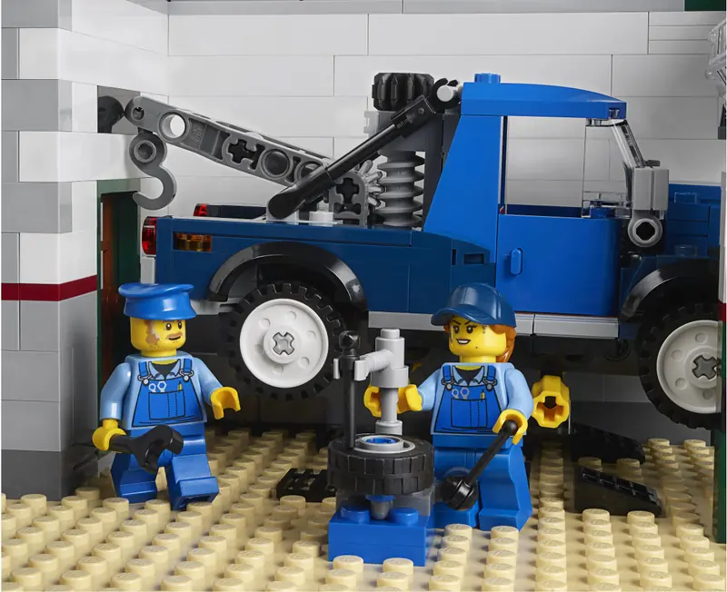 LEGO 10264 Warsztat na rogu zdjęcie 14