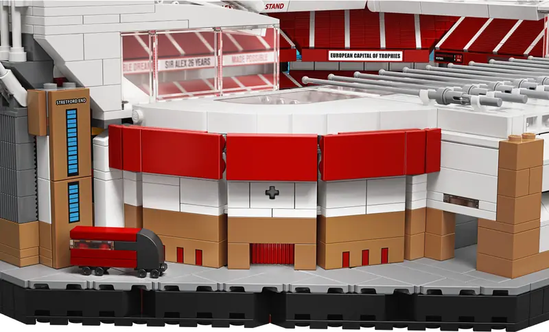 LEGO 10272 Old Trafford - Manchester United zdjęcie 11