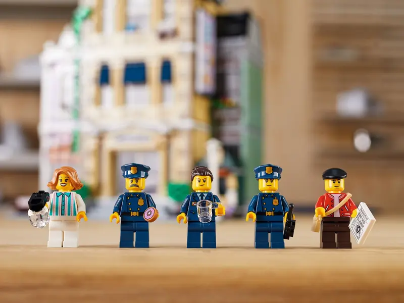 LEGO 10278 Posterunek policji zdjęcie 46