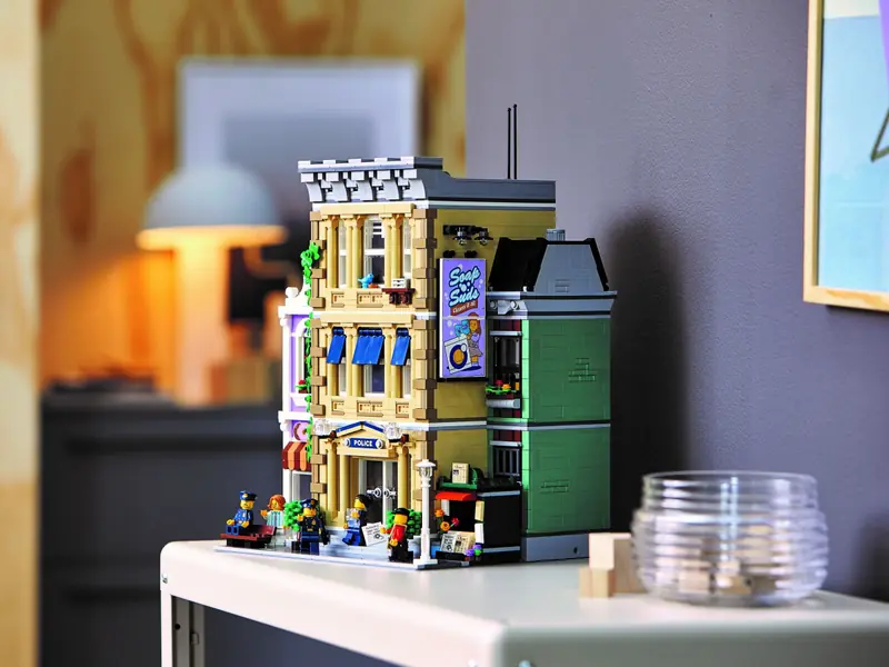 LEGO 10278 Posterunek policji zdjęcie 50
