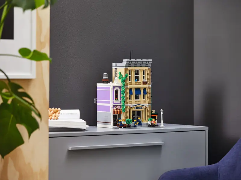 LEGO 10278 Posterunek policji zdjęcie 53