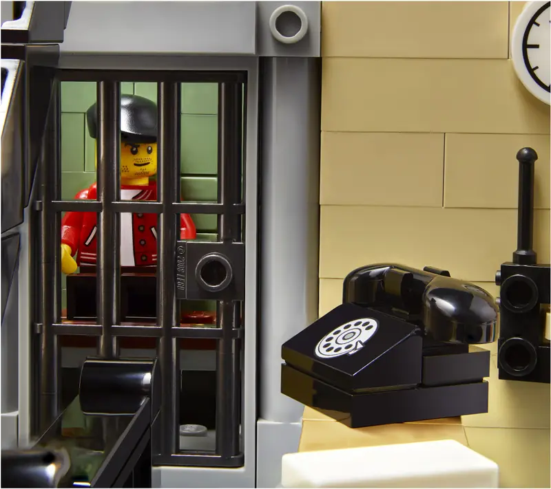 LEGO 10278 Posterunek policji zdjęcie 21