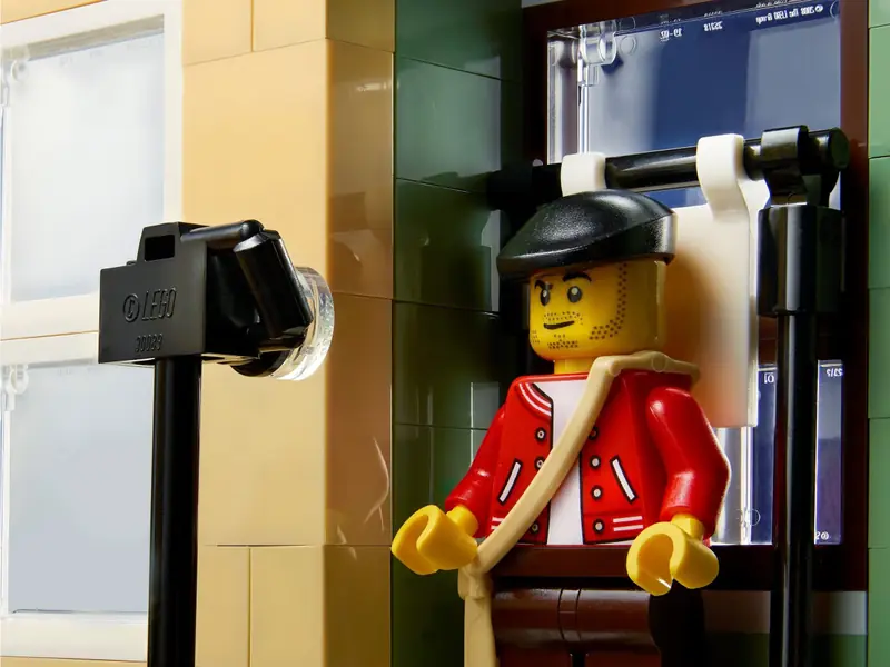 LEGO 10278 Posterunek policji zdjęcie 35