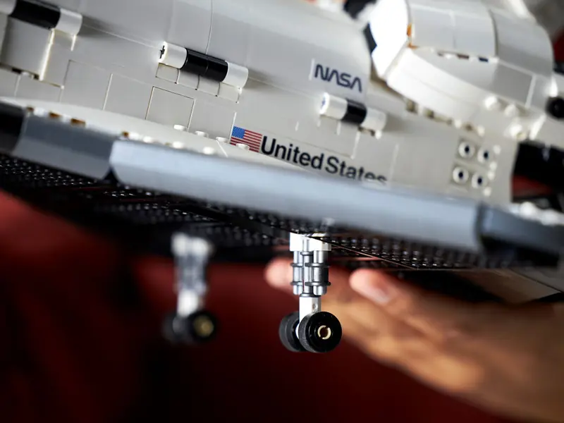 LEGO 10283 Wahadłowiec Discovery NASA zdjęcie 16