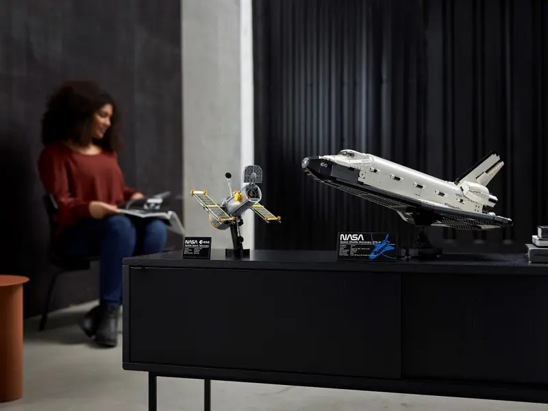 LEGO 10283 Wahadłowiec Discovery NASA zdjęcie 25