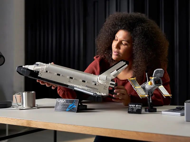 LEGO 10283 Wahadłowiec Discovery NASA zdjęcie 26
