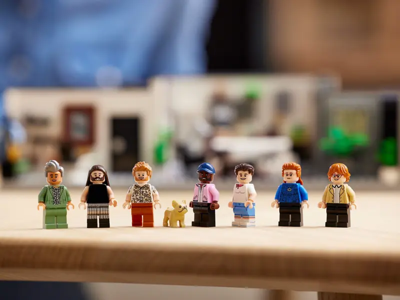 LEGO 10291 Queer Eye – Mieszkanie Fab Five zdjęcie 13