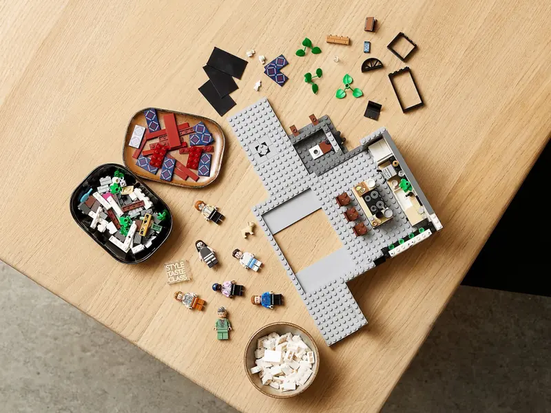 LEGO 10291 Queer Eye – Mieszkanie Fab Five zdjęcie 17