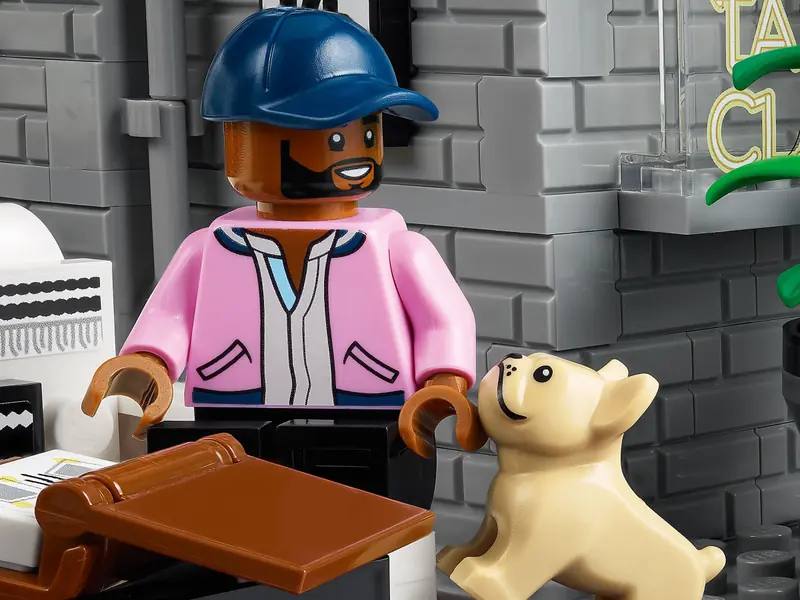 LEGO 10291 Queer Eye – Mieszkanie Fab Five zdjęcie 21