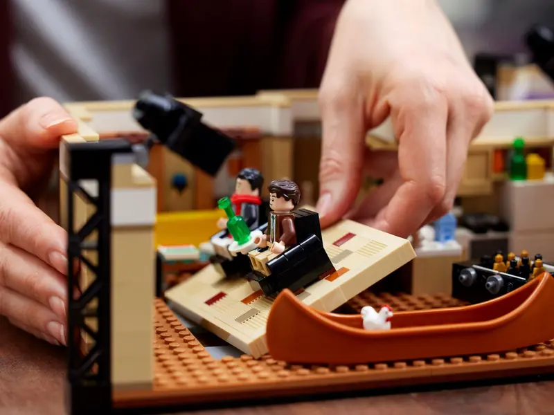 LEGO 10292 Mieszkania z serialu Przyjaciele zdjęcie 46