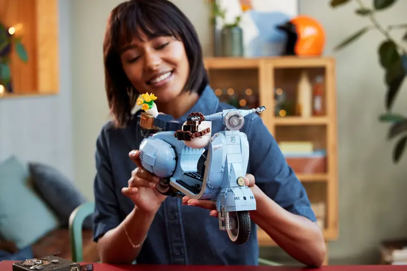 LEGO 10298 Vespa 125 zdjęcie 10