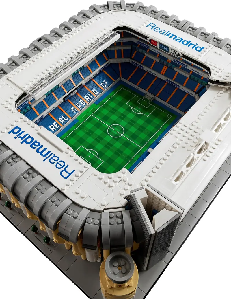 LEGO 10299 Stadion Realu Madryt - Santiago Bernabéu zdjęcie 6