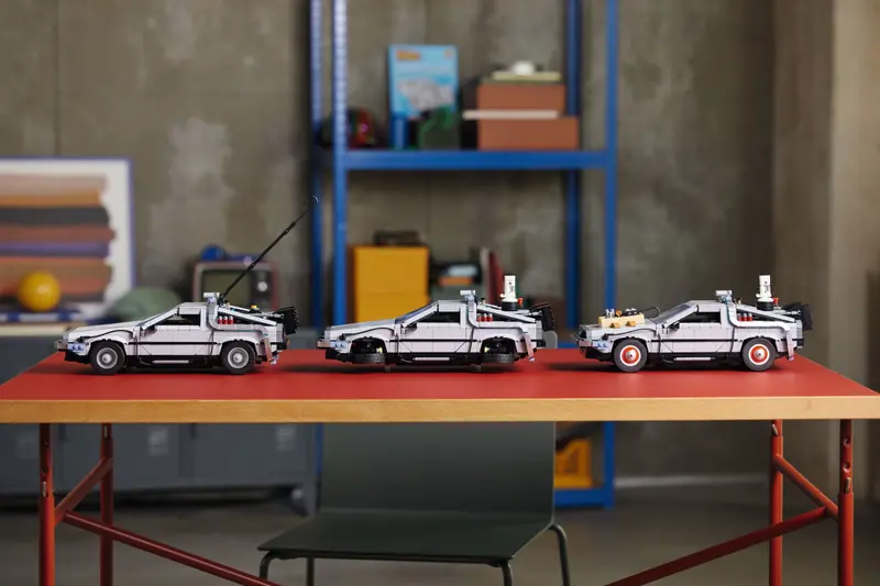 LEGO 10300 Wehikuł czasu z „Powrotu do przyszłości” zdjęcie 11