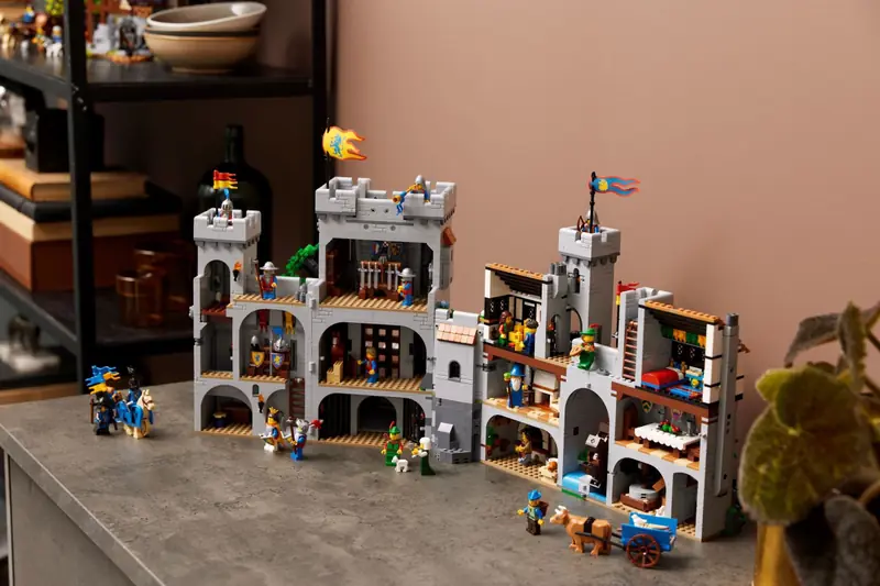 LEGO 10305 Zamek rycerzy herbu Lew zdjęcie 7