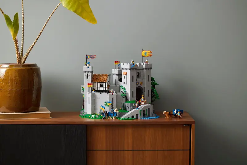 LEGO 10305 Zamek rycerzy herbu Lew zdjęcie 8