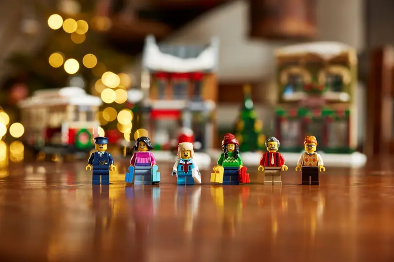 LEGO 10308 Świąteczna główna ulica zdjęcie 9