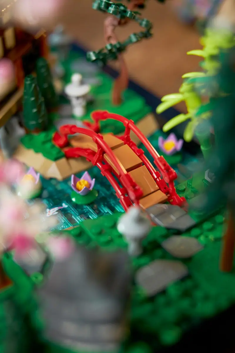 LEGO 10315 Zaciszny ogród zdjęcie 6
