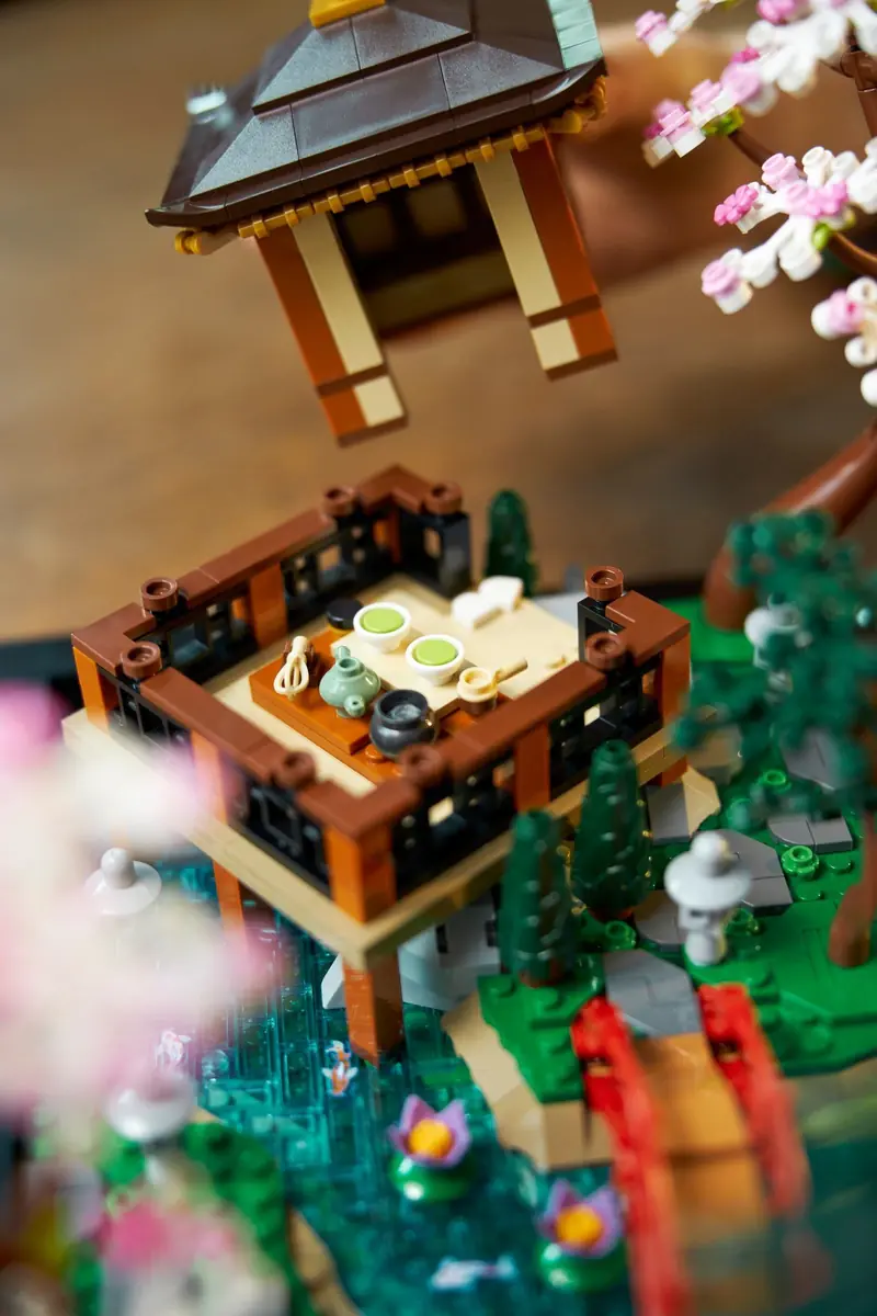 LEGO 10315 Zaciszny ogród zdjęcie 7