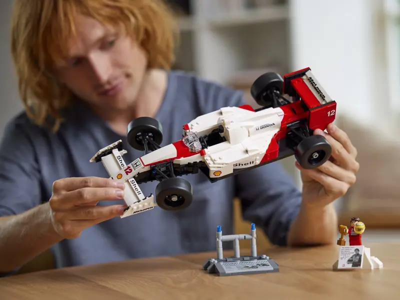 LEGO 10330 McLaren MP4/4 i Ayrton Senna zdjęcie 8
