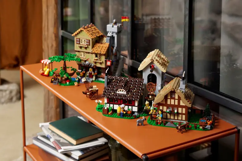 LEGO 10332 Średniowieczny plac miejski zdjęcie 13