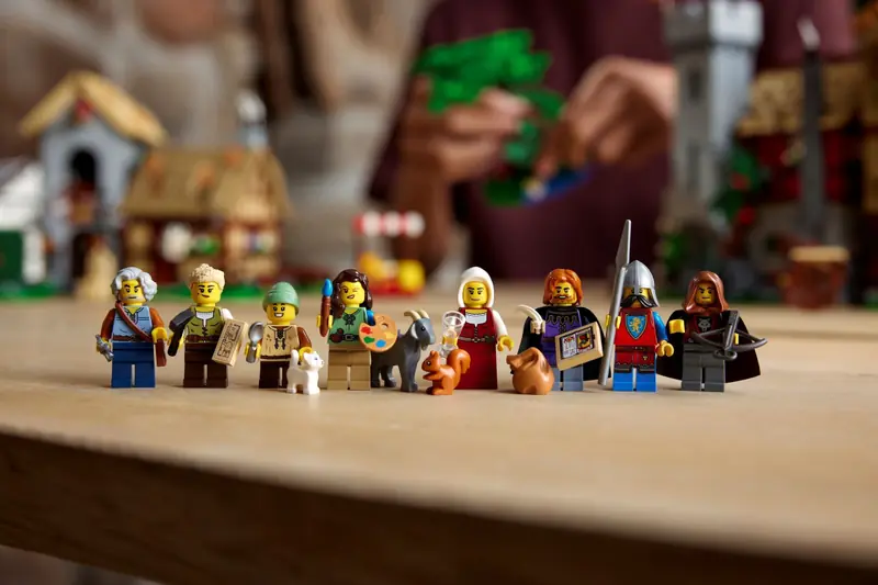 LEGO 10332 Średniowieczny plac miejski zdjęcie 14