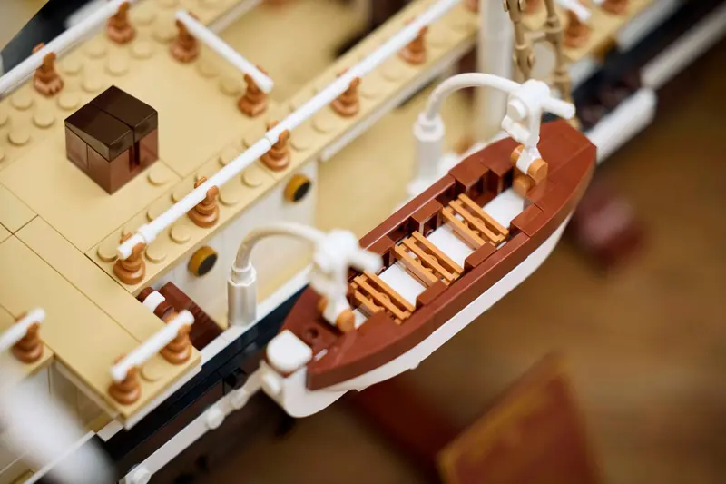 LEGO 10335 Endurance zdjęcie 14