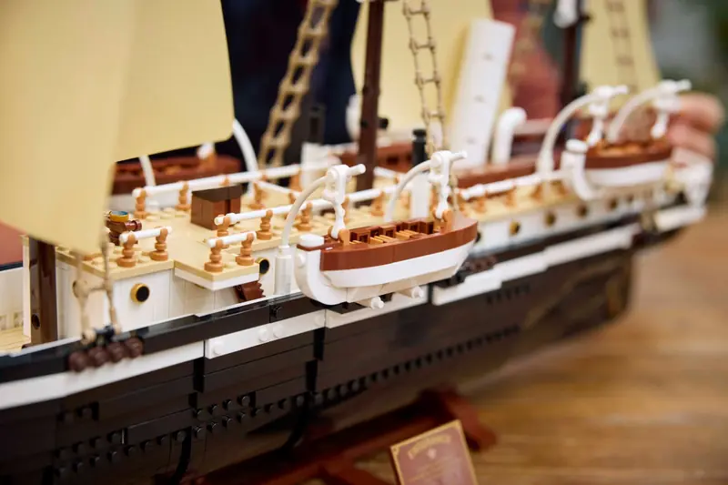 LEGO 10335 Endurance zdjęcie 15